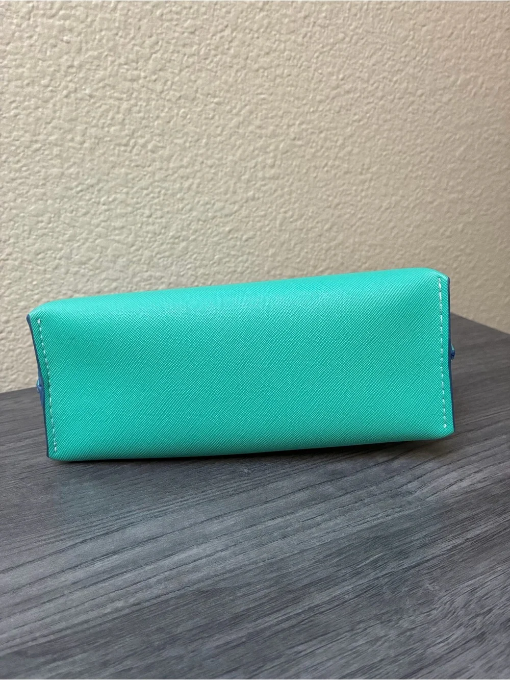 NWOT La Mer Turquoise & Blue Zip Cosmetic Pouch